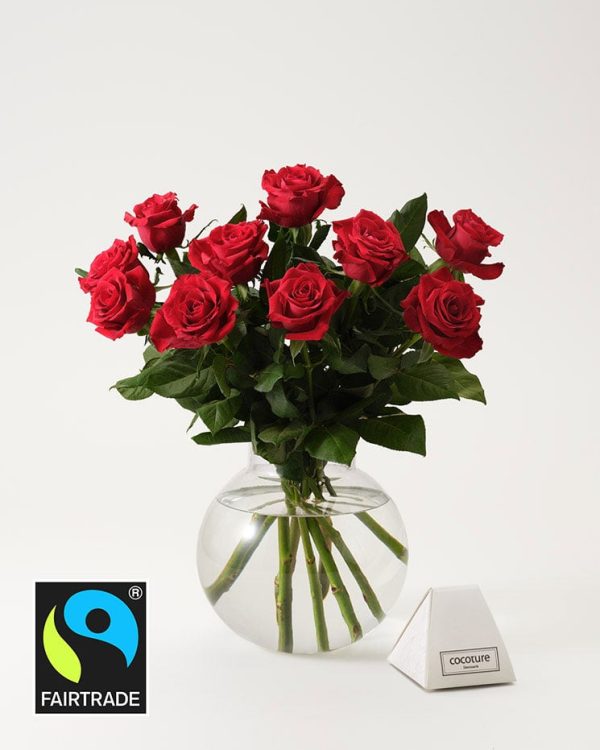 Beställ blomsterbud via Interflora - Fairtrade-rosor med choklad